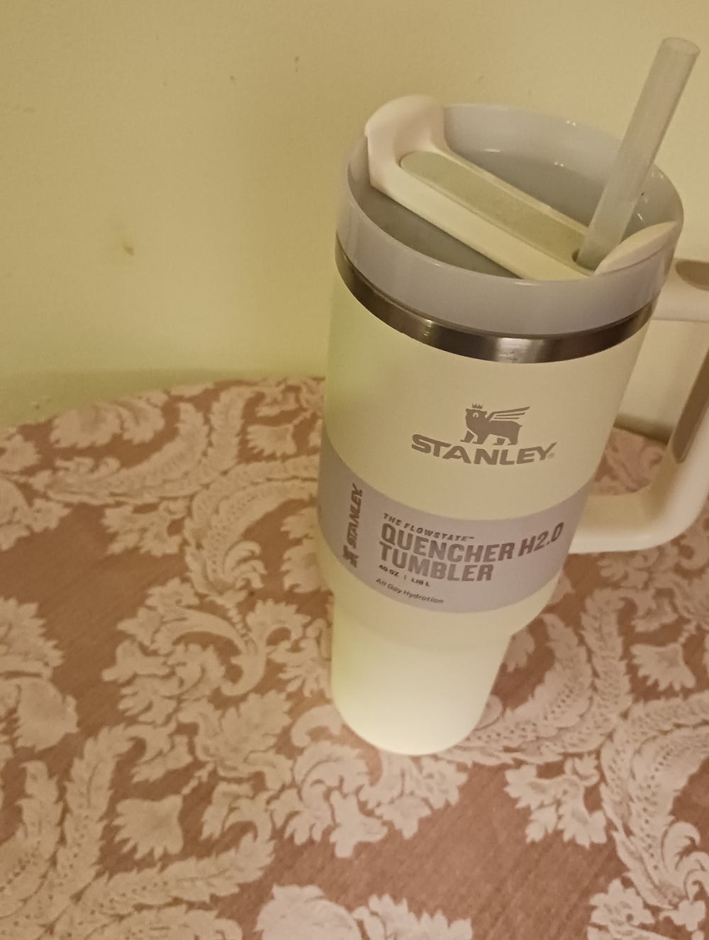 NWT Stanley White 40 Ounces Quencher  Tumbler, With Lid, Straw, And Box